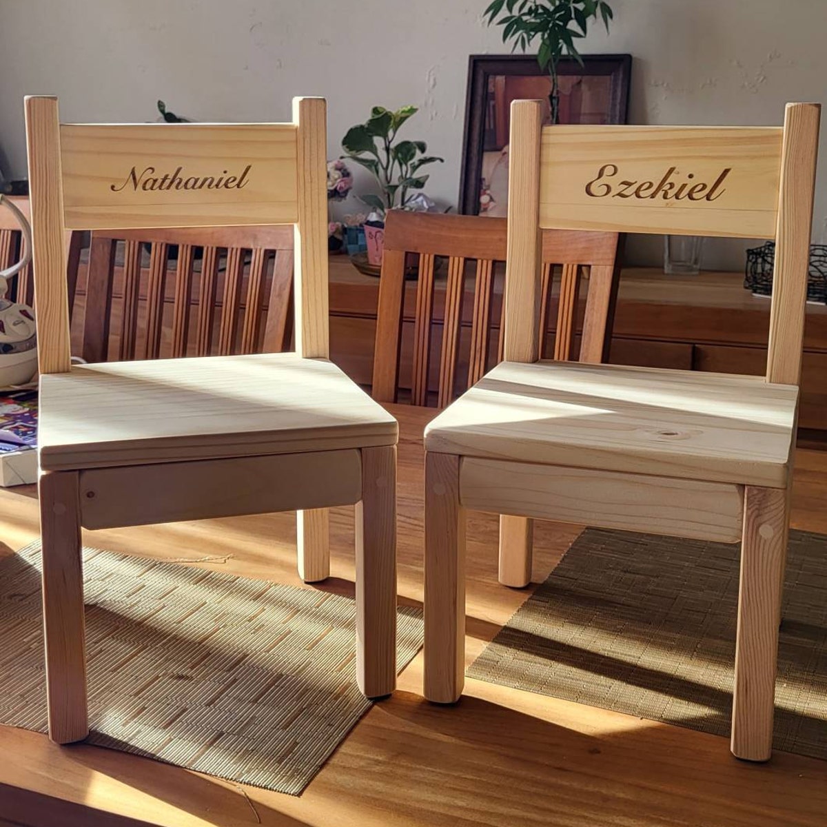 Chaise enfant en bois personnalisable